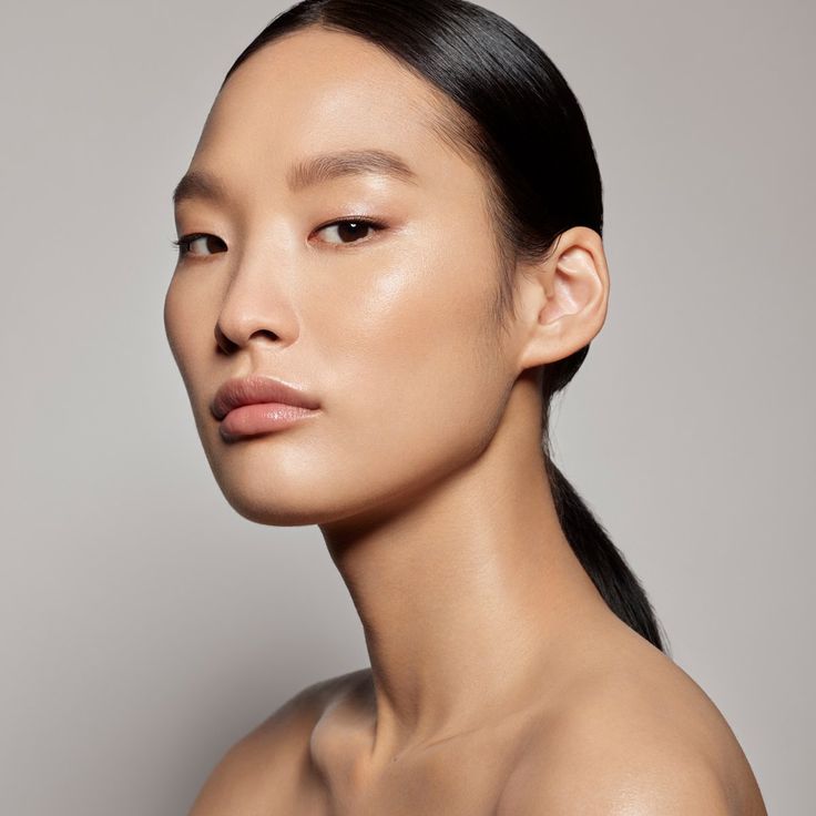 Ravenna's Luminous Essence Foundation - Lover's Whisper (Cool)